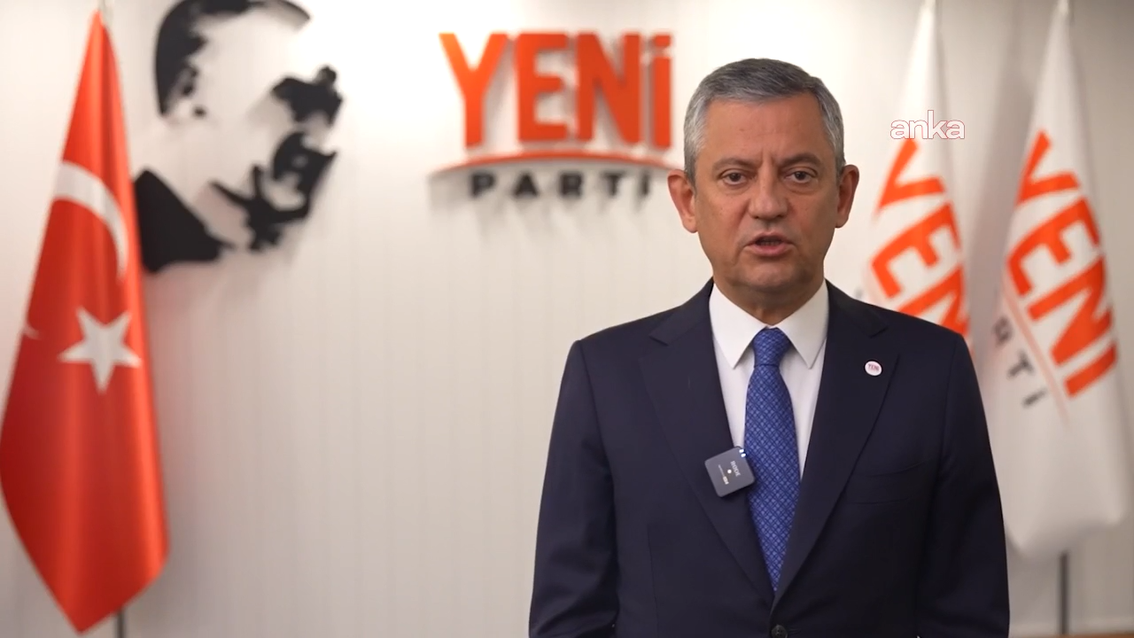 Özgür Özel'den telefon vergisi eleştirisi: 112 bin liralık ürün vergilerle 230 bin liraya çıkıyor