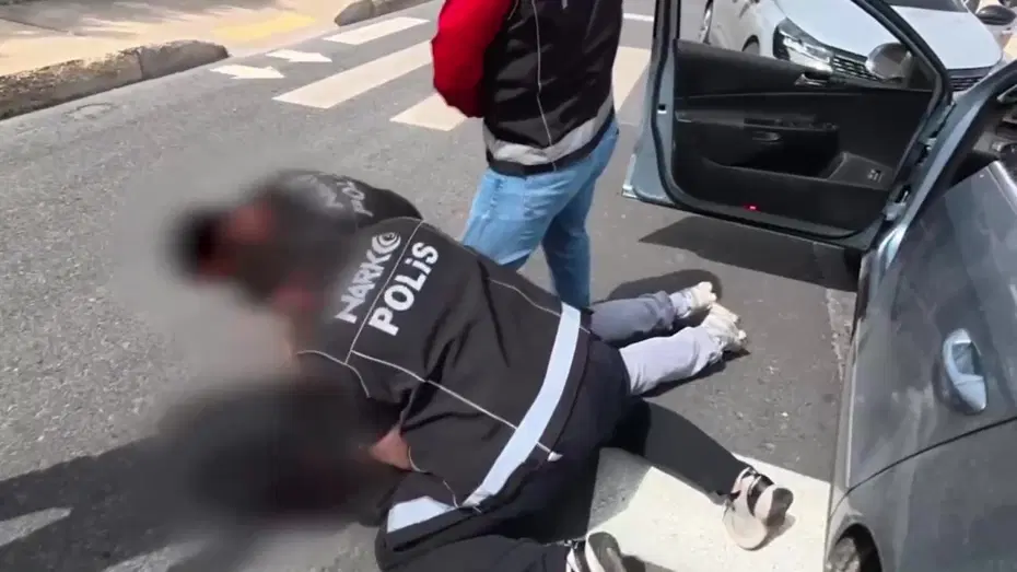 Çatalca'da Kokain Operasyonu: 11 Kilo 500 Gram Uyuşturucu Ele Geçirildi, 2 Gözaltı