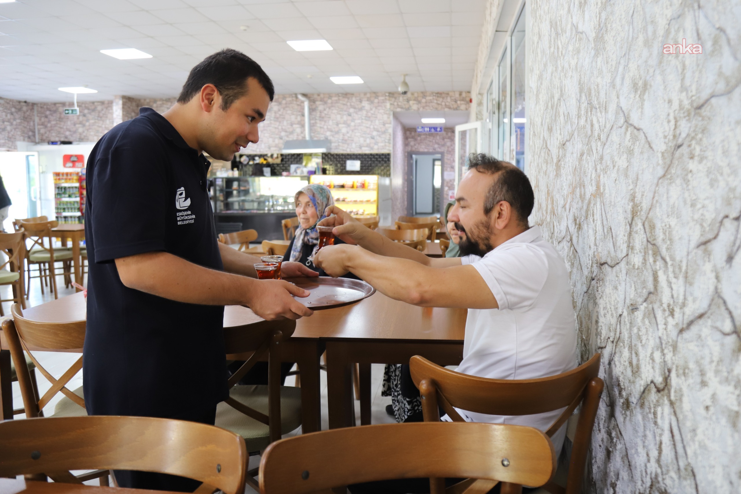 Eskişehir'de Özel Gereksinimli Gençler Akvaryum Kafe'de İş Hayatına Adım Attı