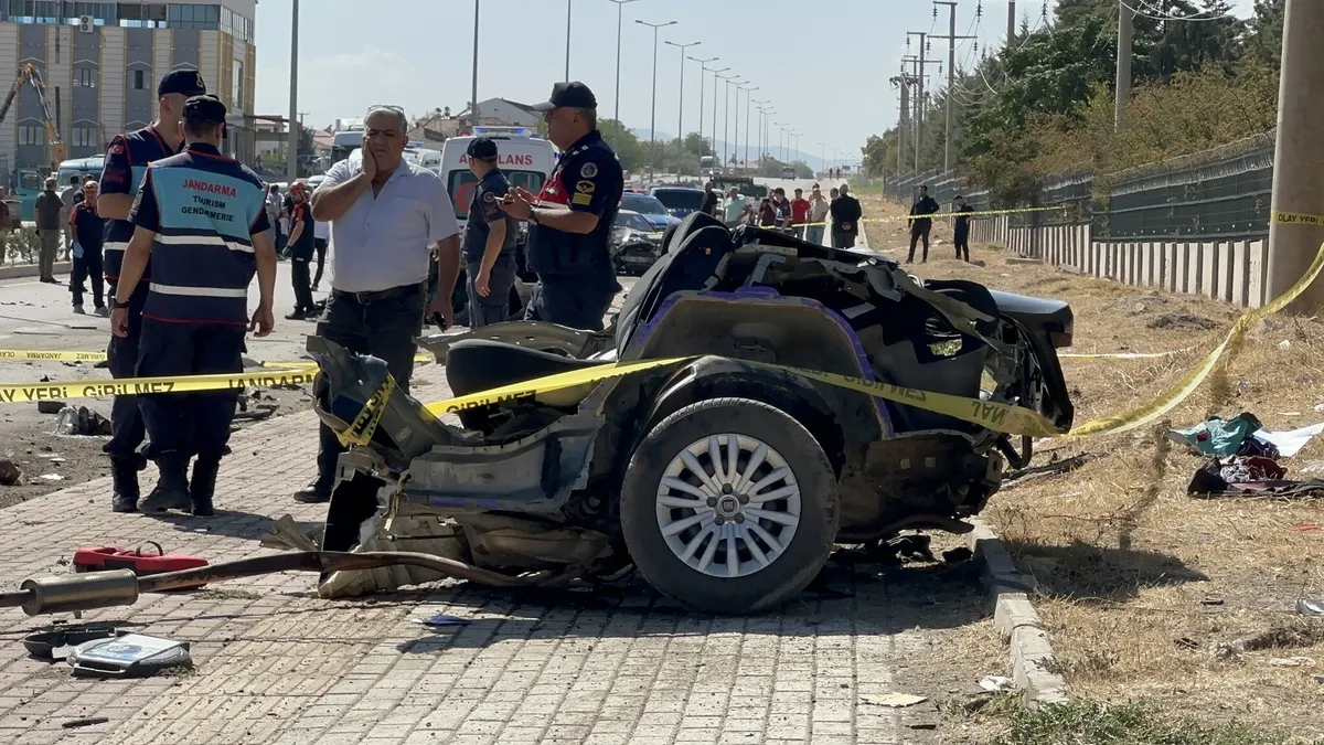 Elazığ-Yurbaşı Yolunda İki Otomobil Çarpıştı: 2 Kişi Hayatını Kaybetti, 2 Kişi Yaralandı