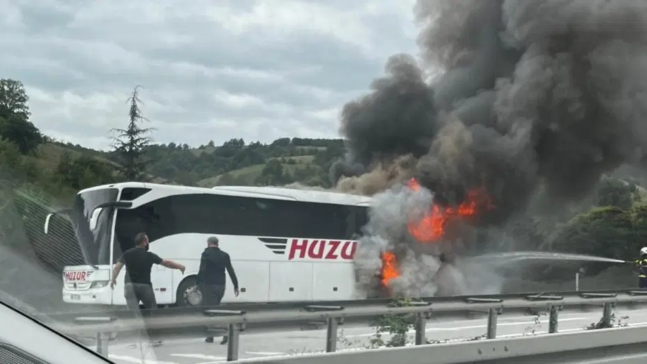 Samsun-Ankara Yolunda Seyir Halindeki Otobüste Yangın: Yolcular Tahliye Edildi