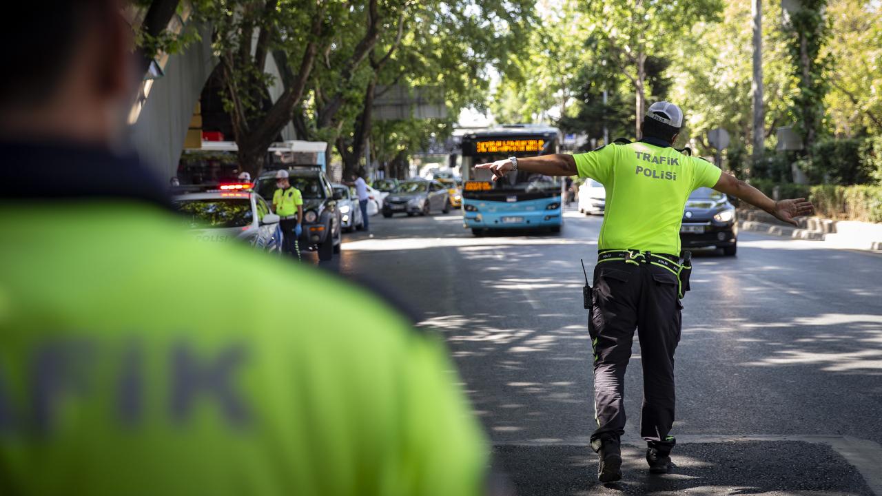 Bisiklet Yarışı ve Koşu Etkinliği Nedeniyle İstanbul'da Birçok Yol Trafiğe Kapatıldı