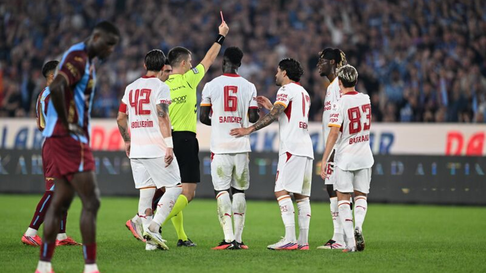 Spor Yazarlarından Okan Buruk'a Sert Eleştiri: '4-0'lık Yenilginin Baş Sorumlusu