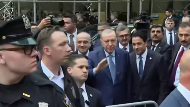 Erdoğan, New York'taki Türkevi'nde coşkulu kalabalıkla buluştu