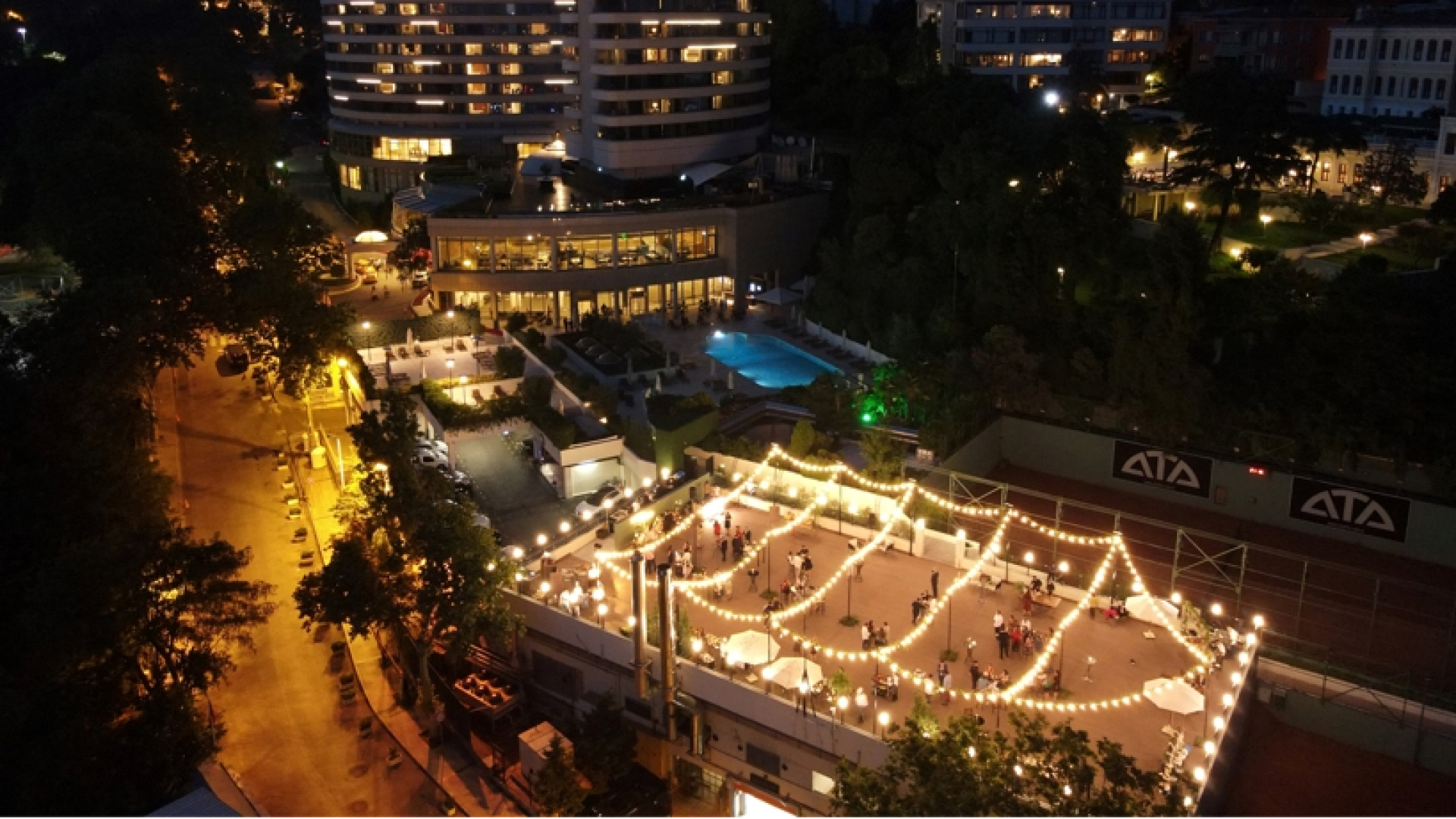 Conrad Istanbul Bosphorus'ta Street Food Festival: Ozan Doğulu ve Anatolian Sessions sahne alacak