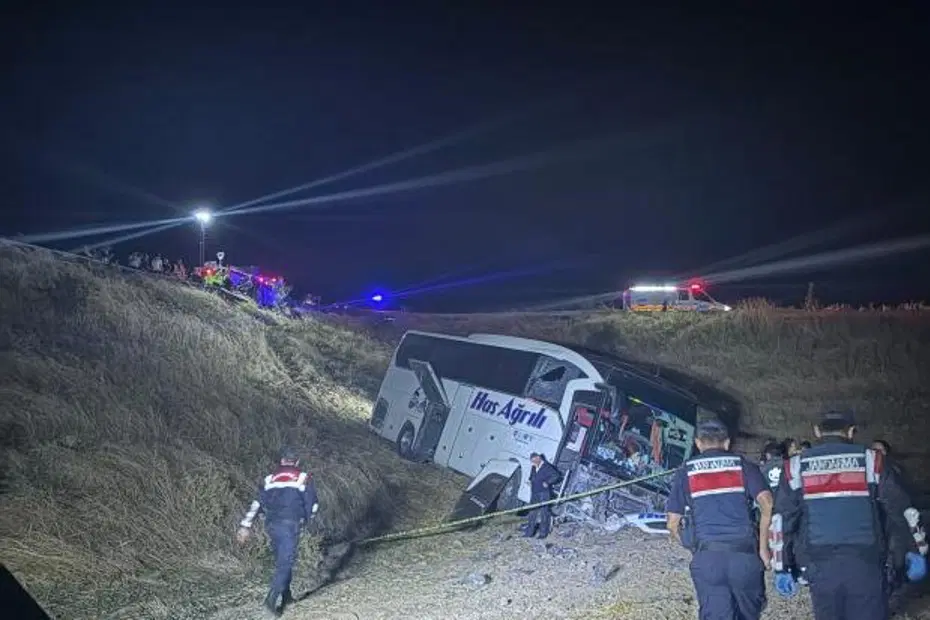 Merzifon'da Yolcu Otobüsü Şarampole Uçtu: 2'si Ağır 24 Yaralı