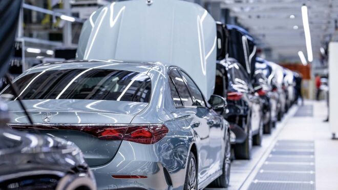 Mercedes-Benz, İşçilik Maliyetleri Gerekçesiyle Almanya'da İki Fabrikayı Kapatabilir