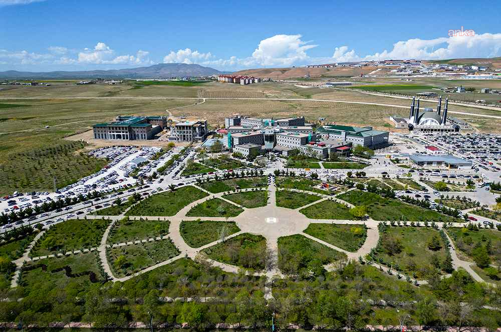 Sayıştay, Van YYÜ yurtlarının Türkiye Diyanet Vakfı'na bırakılmasını hukuka aykırı buldu