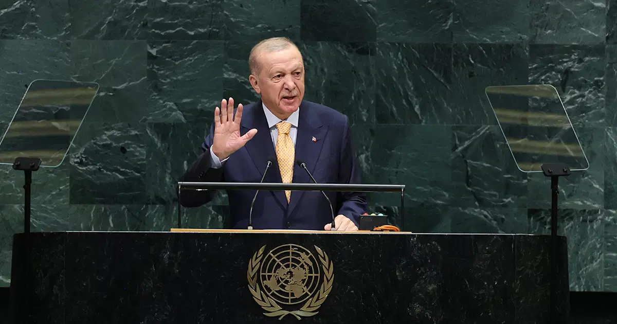Erdoğan BM Genel Kurulu'nda Sezai Karakoç'tan dizeler okudu, İran heyeti ayağa kalktı