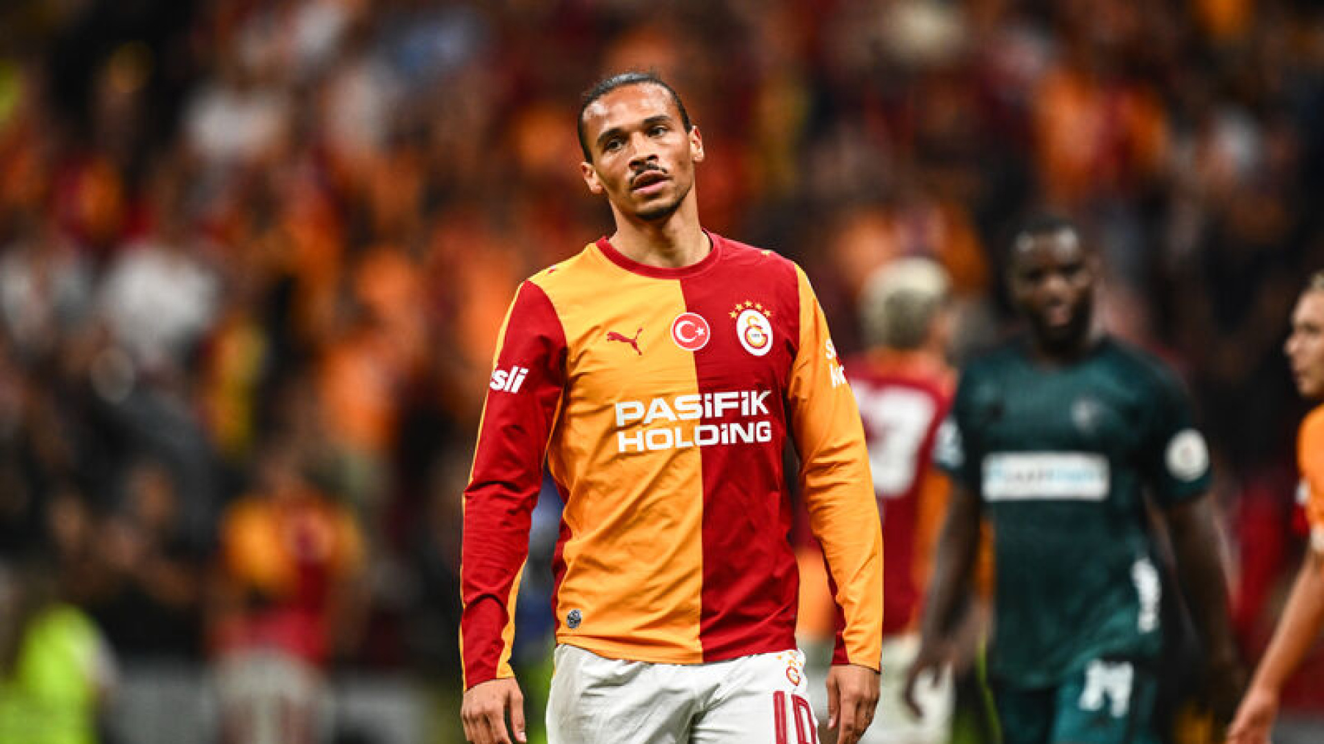 Van der Vaart'tan Leroy Sane'ye sert eleştiri: 'Korkak gibi oynuyor ama Mbappe kalitesi var