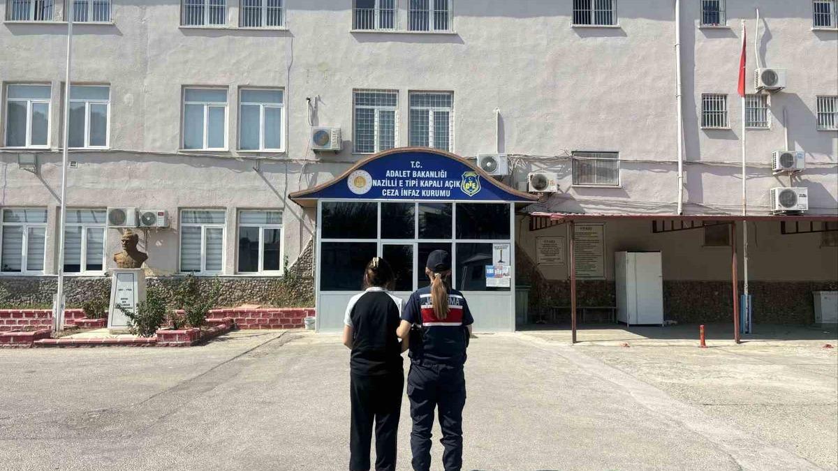 Nazilli'de Bir Yıldır Aranan Hırsızlık Hükümlüsü Jandarma Tarafından Yakalandı
