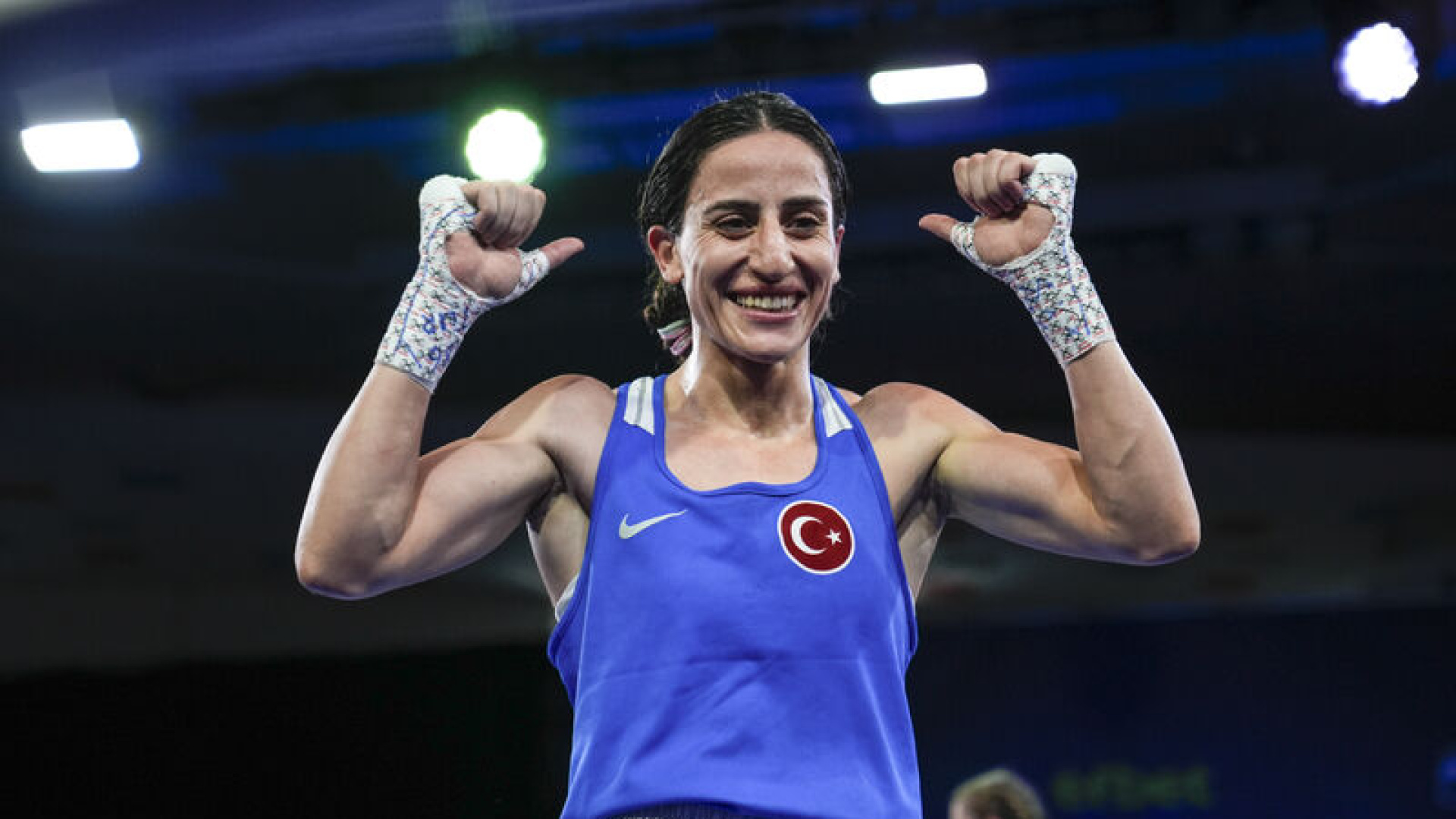 Gizem Özer, 2026 Avrupa Boks Şampiyonası'nda yarı finale çıkarak madalyayı garantiledi