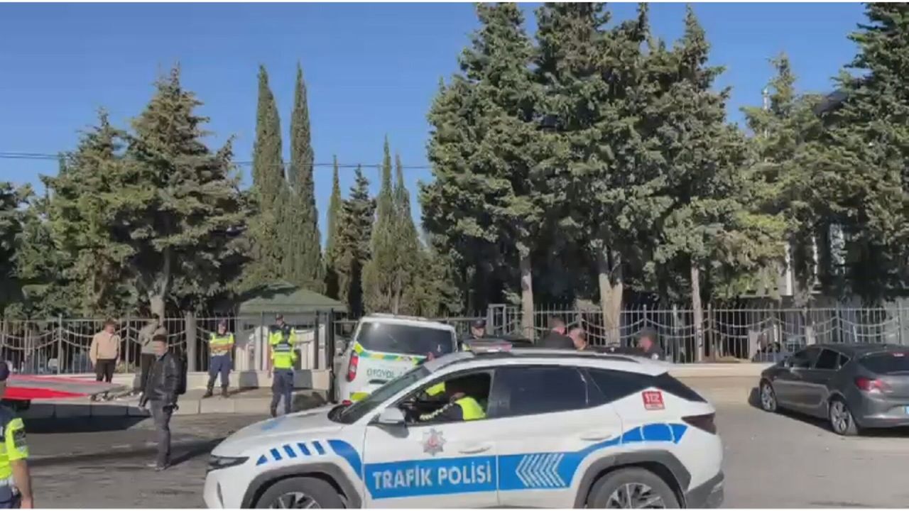 Silivri'de Jandarma Aracı ile Otomobil Çarpıştı: 4 Kişi Yaralandı