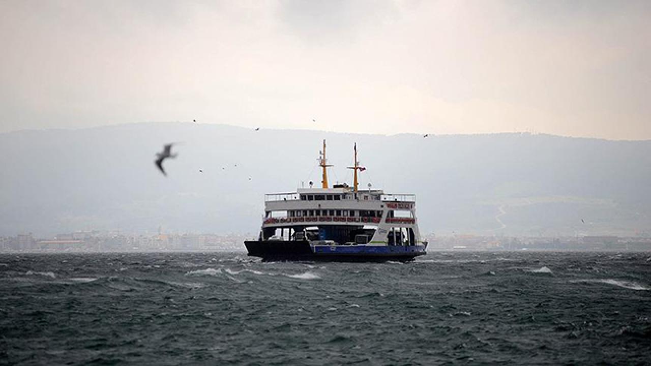 Gökçeada ve Bozcaada feribot seferlerine fırtına engeli: Bazı seferler iptal edildi