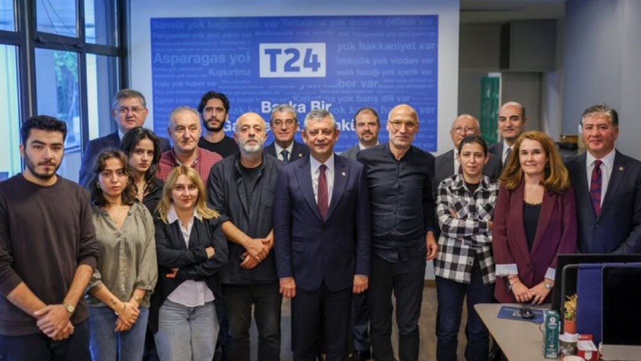 Özgür Özel'den T24'e dayanışma ziyareti: Yanlış karardan dönülmeli