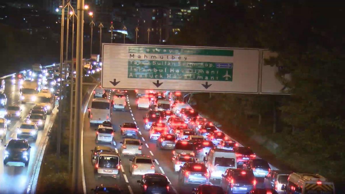 İstanbul'da akşam trafiği: Yoğunluk saat 18.50 itibarıyla yüzde 89'a ulaştı