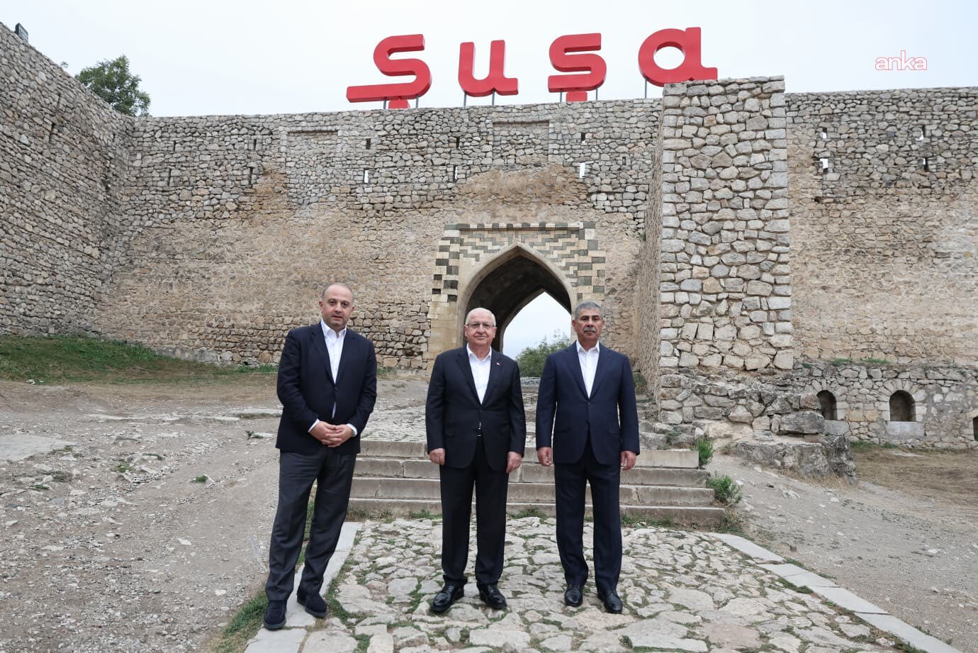 Güler, Hasanov ve Chikovani, üçlü savunma toplantısı öncesi Şuşa'da incelemelerde bulundu