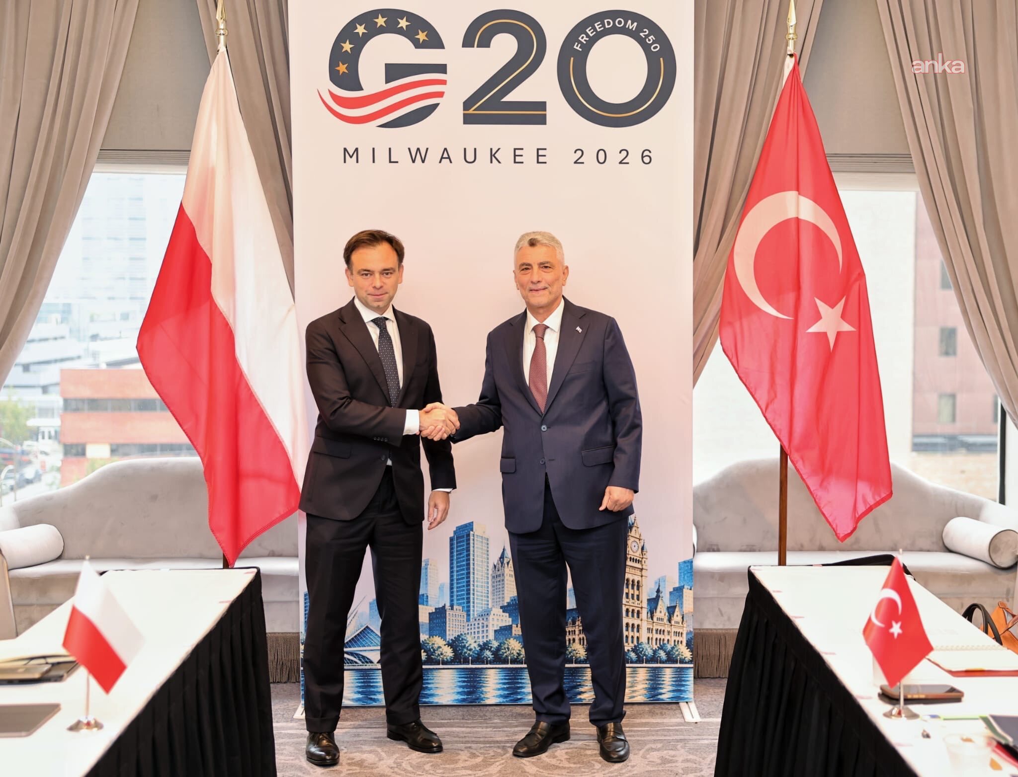 Bakan Bolat Polonyalı Mevkidaşı Domański ile Görüştü: Ticarette 15 Milyar Dolar Hedefi
