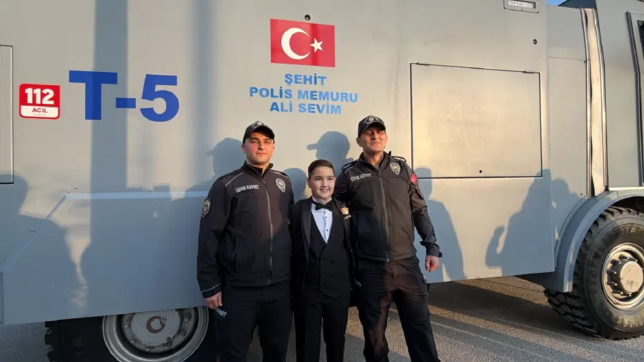 Şehit Polis Ali Sevim'in Oğlu Eyüphan'a Babasının Adını Taşıyan TOMA Sünnet Arabası