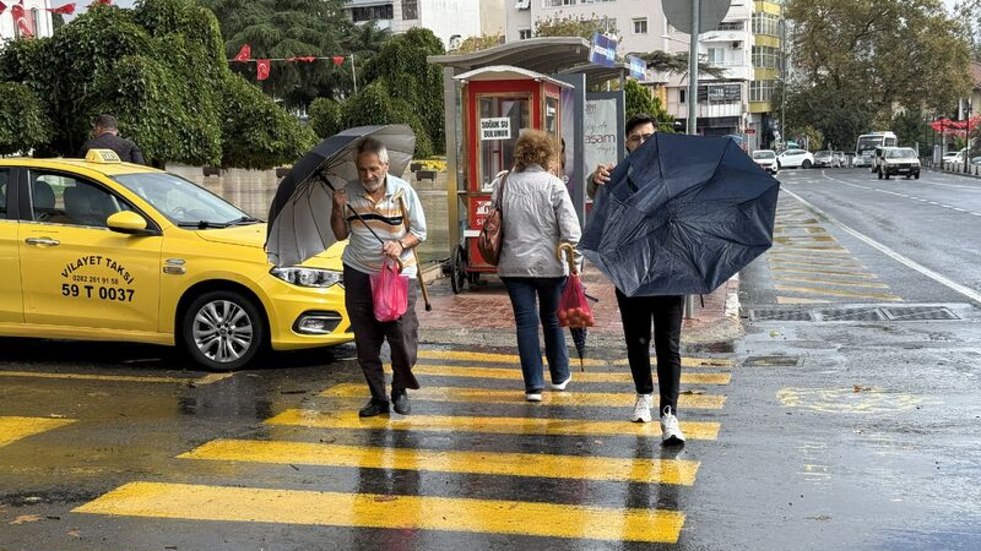 Meteoroloji'den Birçok İl ve 5 Bölge İçin Sağanak Yağış Uyarısı