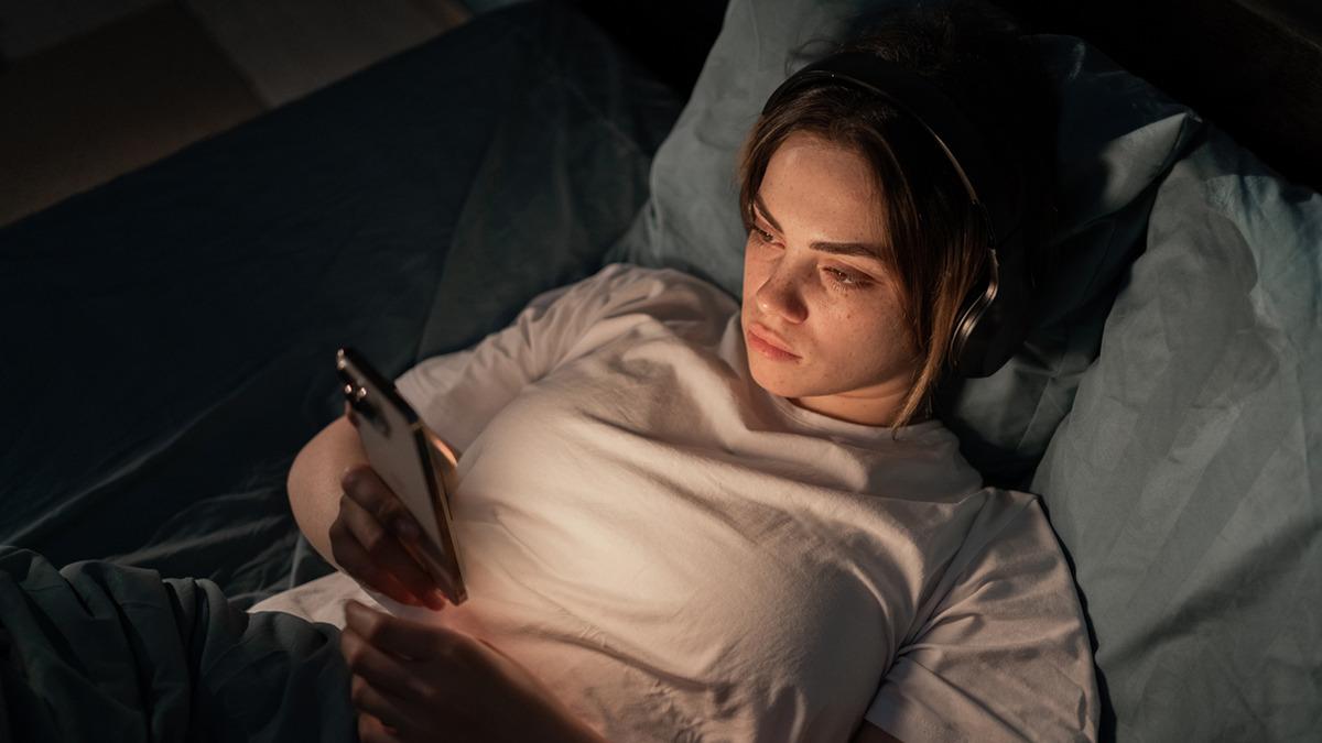 Telefonu Sürekli Kontrol Etme Ne Zaman Problemli Hale Geliyor? Uzmanından Açıklama
