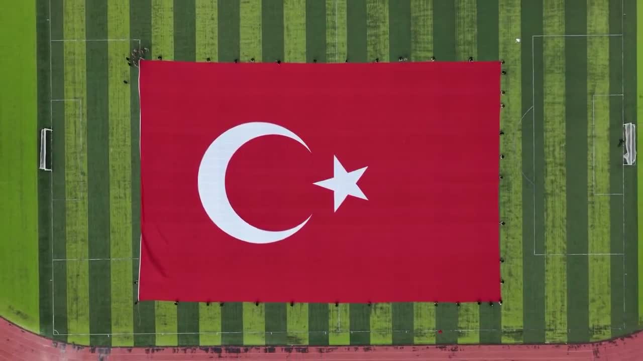 MSB Duyurdu: 3 Bin 37,5 Metrekarelik Türk Bayrağı Gökyüzünde Dalgalandırıldı