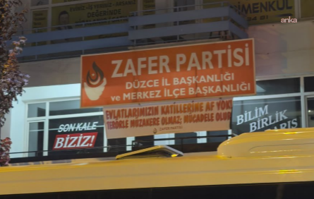 Zafer Partisi'nin Düzce'deki Pankartı Savcılık Emriyle Söküldü, Özdağ Tüm İllere Asılması Çağrısında Bulundu
