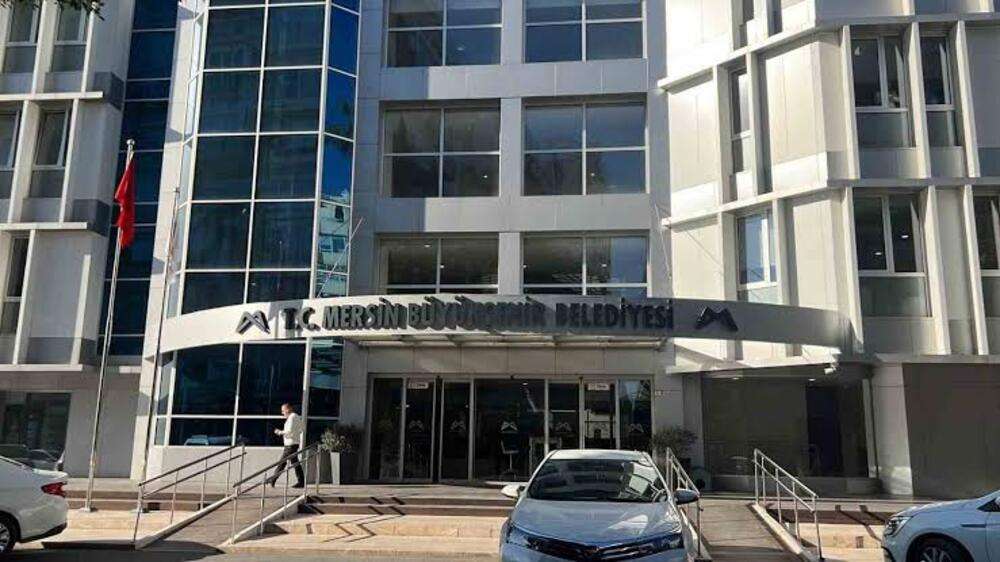 Ataşehir'de 5 tutuklama, Mersin'de 3 belediye başkanı dahil 50 kişi hakimliğe sevk edildi
