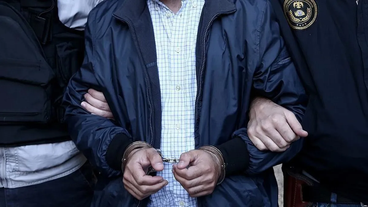 Savcı rüşvete aracılık ve örgüte yardım suçlamalarıyla tutuklandı