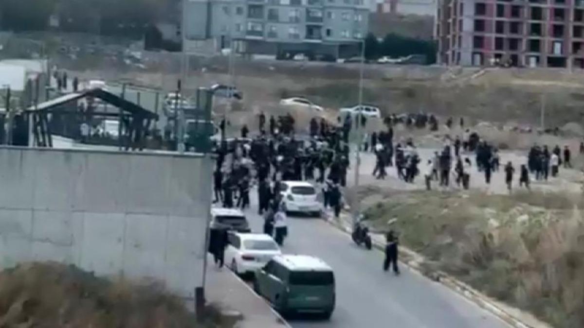 Esenyurt'ta Lisede Öğrenciler Arasında Bıçaklı Kavga Çıktı