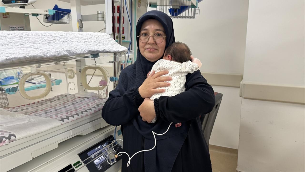 Anne karnında 6 bebeğini kaybeden Emine Dokuz, intrauterin kan nakliyle ikinci çocuğuna kavuştu
