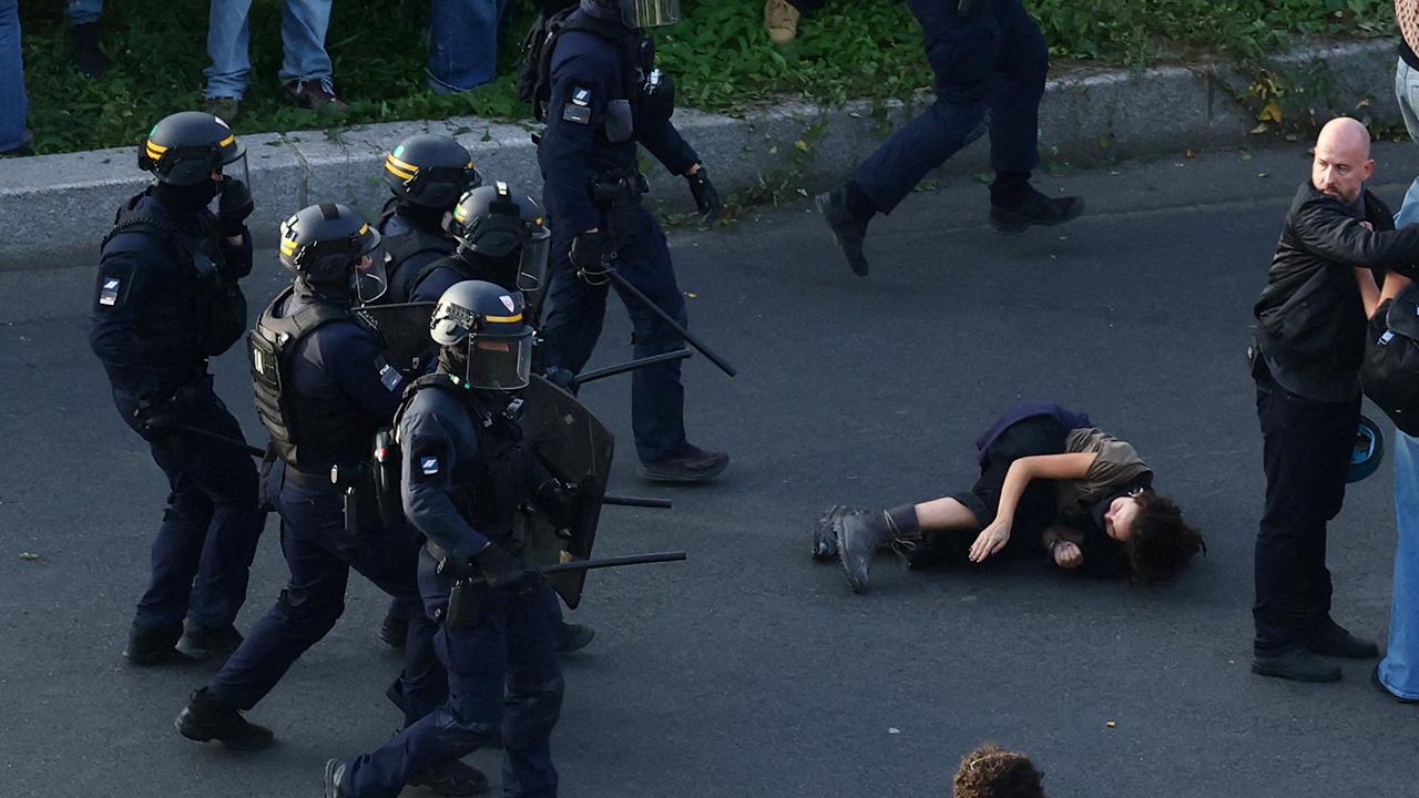 Fransa'da Eğitim Krizi Sokağa Taştı: 250 Bin Kişi Protesto İçin Yürüdü
