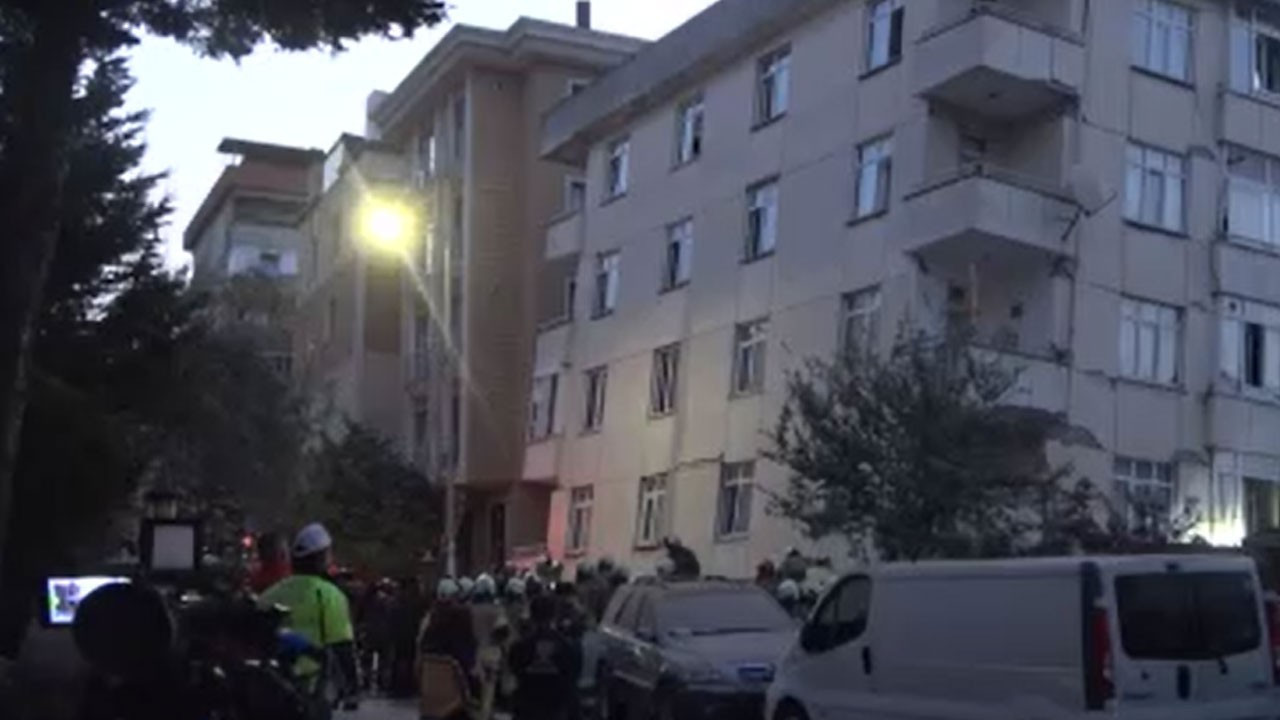 Maltepe'de 7 Katlı Binanın İlk Üç Katı Çöktü: Enkaz Altında 7 Kişi Aranıyor