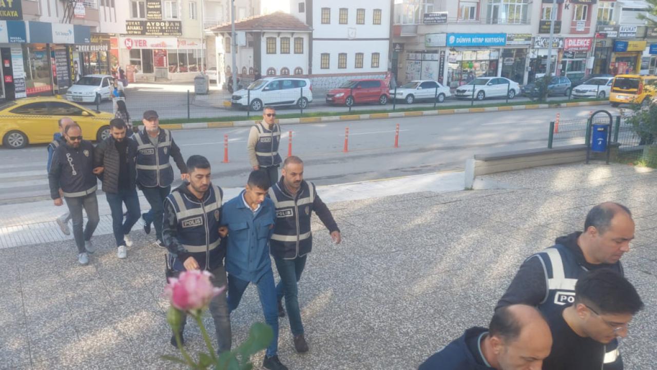 Ankara'da 'Yeni Nesil Suç Örgütü' Operasyonu: 11 Gözaltından 9'u Tutuklandı