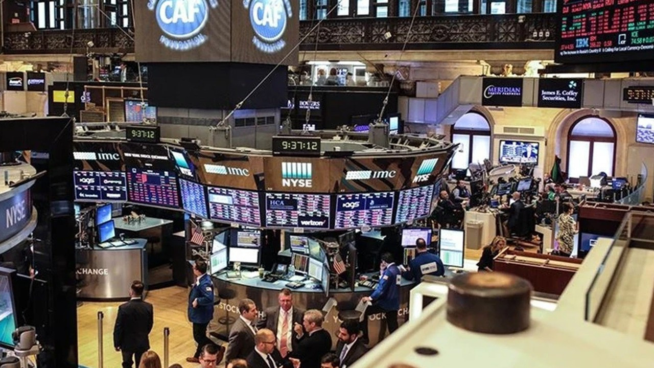 Wall Street Karışık Kapandı: Teknoloji Hisseleri Geriledi, Dow Jones Yükseldi