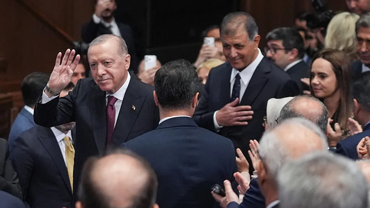 Cemil Tugay'ın AK Parti'ye Geçişi İzmirlilerde Umut Yarattı: 'Hizmetsizlik Dönemi Bitti