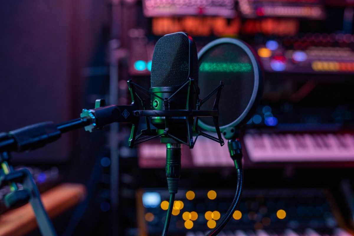 Ortaokul Öğrencileri Sosyal Medyadan Kaçıp NPR'ın Podcast Yorum Bölümünde Buluşma Yeri Kurdu