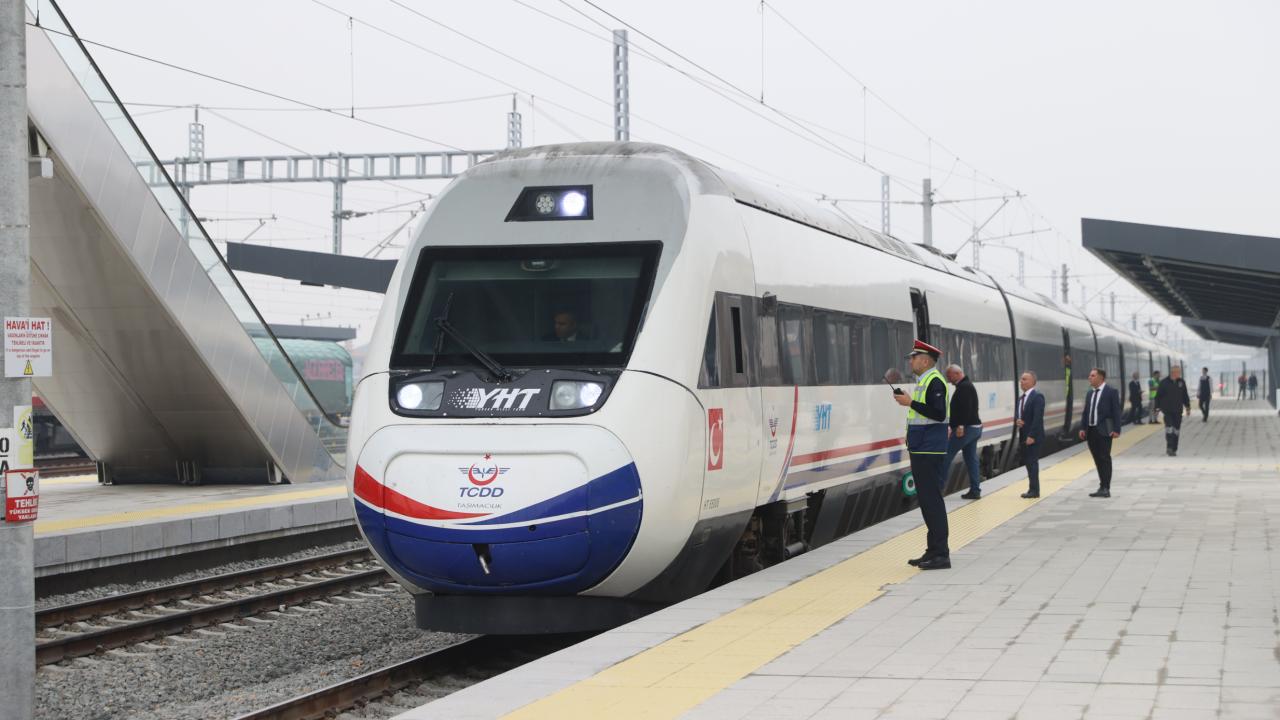Çerkezköy-Kapıkule Hızlı Tren Hattı'nda İlk Yolcular Edirne'den Hareket Etti