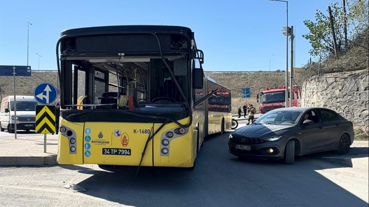 Sultangazi'de İETT otobüsü istinat duvarına çarptı: 4 yolcu yaralandı