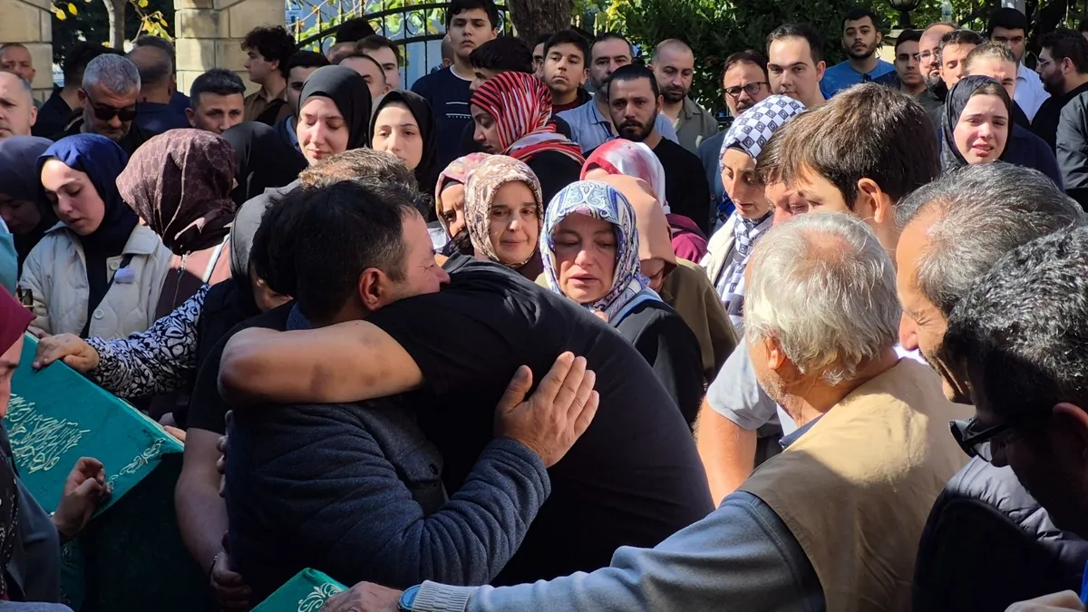 Maltepe'de çöken binada hayatını kaybeden iki kardeş son yolculuklarına uğurlandı