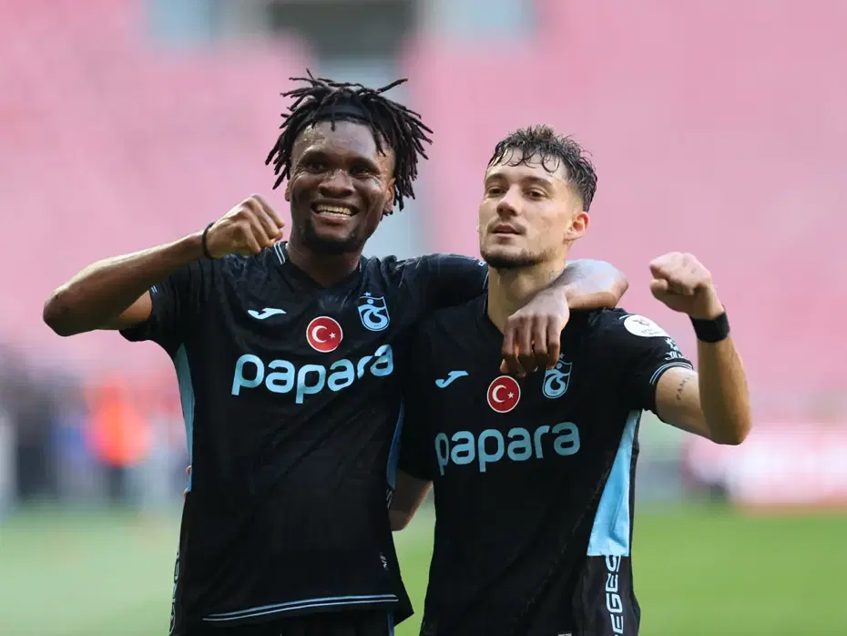 Trabzonspor ilk yarıda attığı 3 golle Samsunspor'u deplasmanda geçti