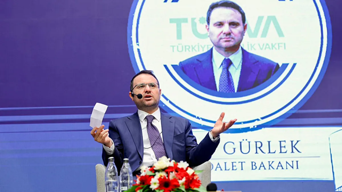 Adalet Bakanı Gürlek, TÜGVA Kampı'nda Gençlere Seslendi: 'Fitne Elini Kırıp Atmaya Kararlıyız