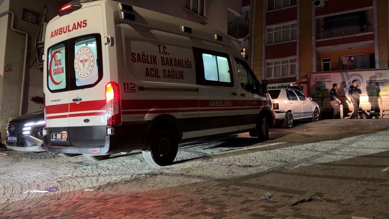 Bağcılar'da Pazar Caddesi'nde Silahlı Saldırı: 1 Kişi Hayatını Kaybetti