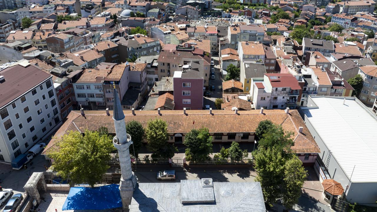 Fatih'teki 450 Yıllık Medrese Bugün İmam Hatip Ortaokulu Olarak Yaşıyor
