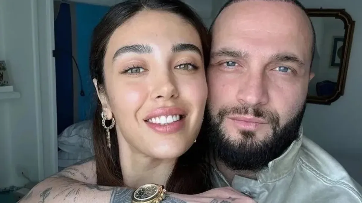 Berkay ve Özlem Ada Şahin, Dubai'den üç çocuklu aile karesini paylaştı: 'New chapter