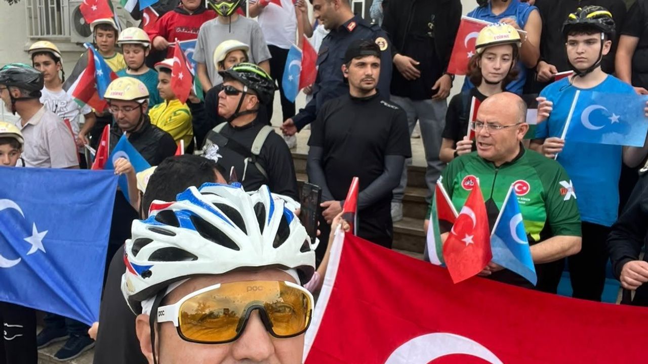 Uzunköprü'de Gazze ve Doğu Türkistan için Bisiklet Turu Düzenlendi