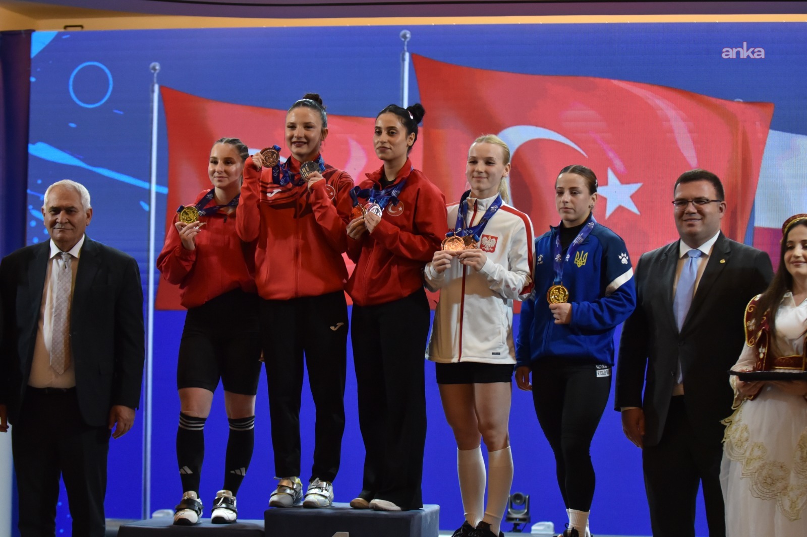 Gamze Altun iki Avrupa rekoru kırarak şampiyon oldu, erkekler 60 kiloda 6 madalya geldi