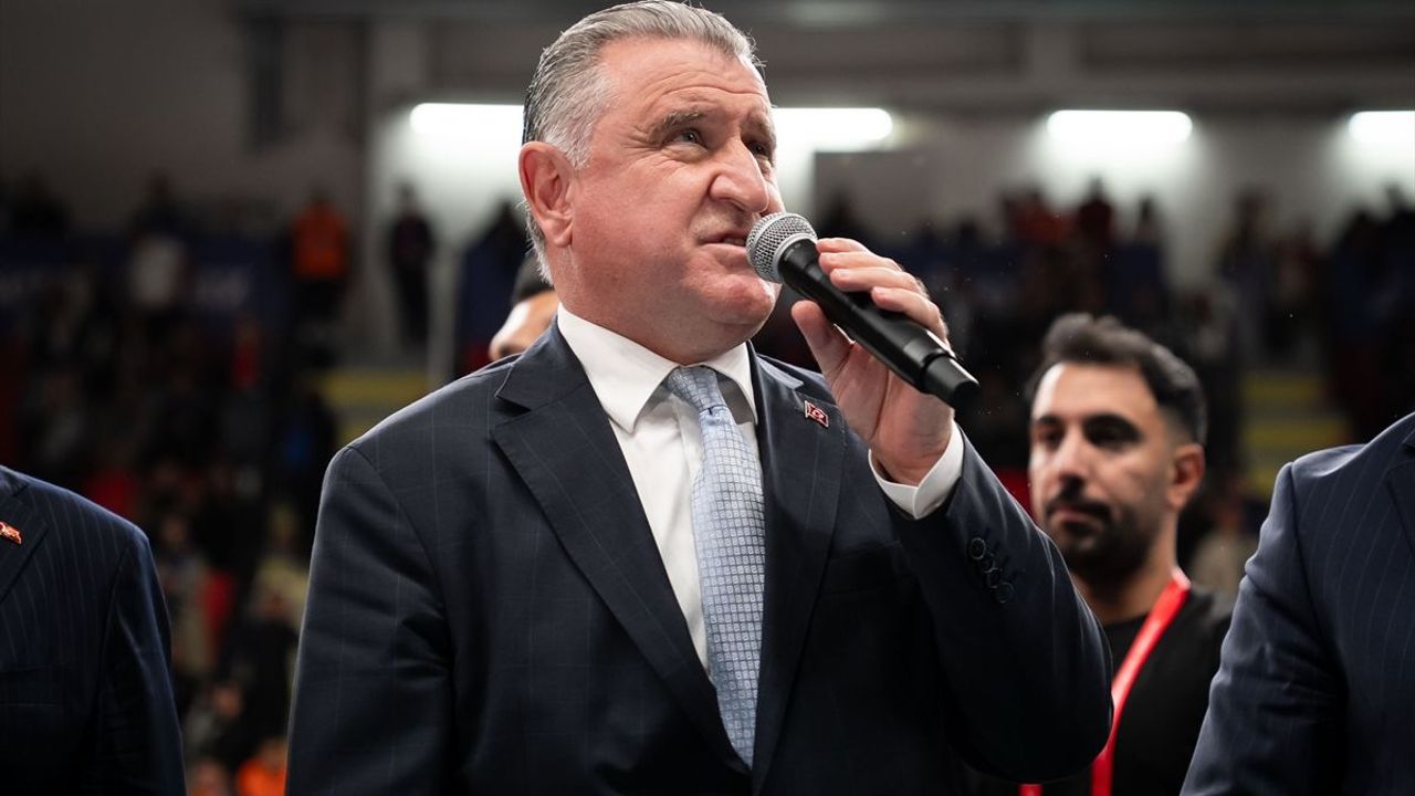 Kırıkkale'de Yeni Spor Salonu Açıldı: Bakan Bak'tan Gençlere Olimpiyat Mesajı