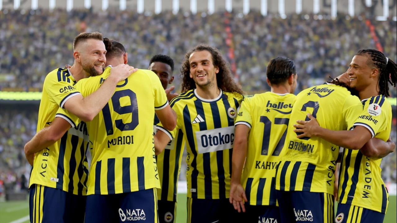 Fenerbahçe, Şampiyonlar Ligi'nde Aston Villa'ya Konuk Oluyor