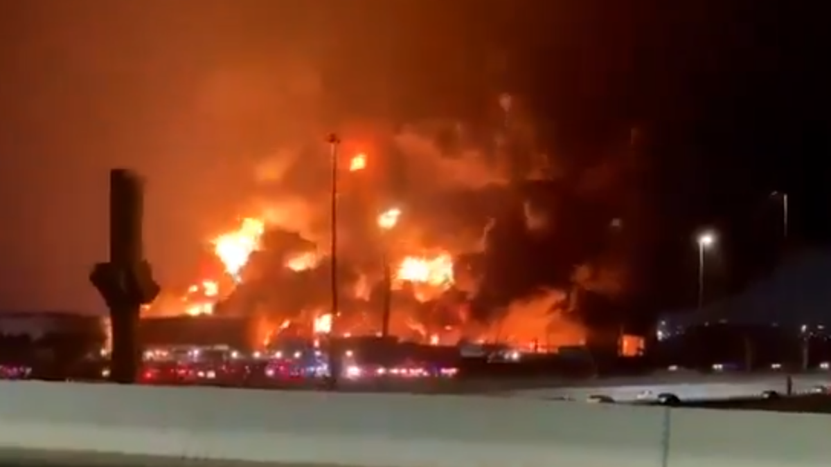 Zahran'da Saudi Aramco'ya Balistik Füze Saldırısı: Binada Yangın Çıktı, 3 Kat Hasar Gördü